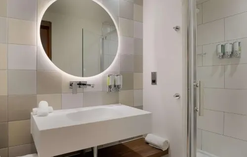 Hampton by Hilton London Waterloo Rooms Photos