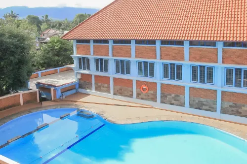 Urbanview Hotel Syariah Insani Cisarua Puncak Relaksasi & Rekreasi Photos