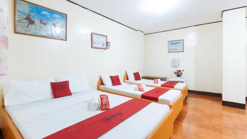 RedDoorz Near East Avenue Medical Center Kamar Photos