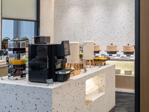 Country Inn & Suites by Radisson，Urumqi International Airport high-speed railway station Hotel. Restauration Photos