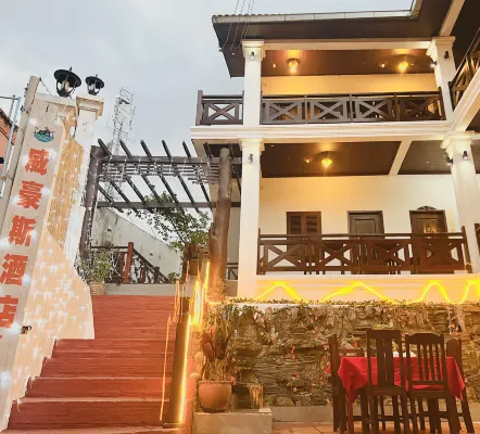 We House Guest House Unggulan Photos
