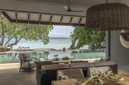 Four Seasons Resort Maldives at Landaa Giraavaru Zimmer Photos