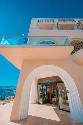 Gillieru Harbour Hotel Exterior Photos