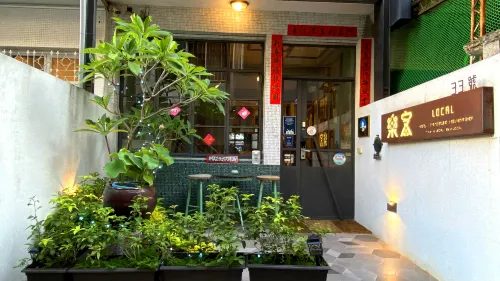 Local Backpacker Hostel Exterior Photos
