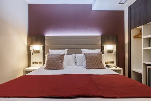 Hotel Ronda Lesseps Rooms Photos