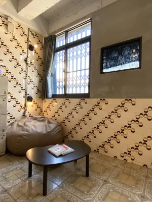 Local Backpacker Hostel Rooms Photos