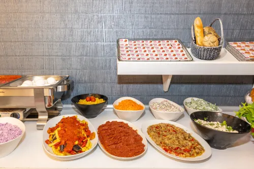 Istanbul Holiday Hotel Restauration Photos