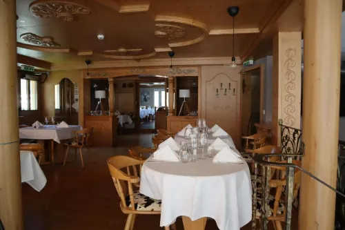Grichting Hotel & Serviced Apartments Ristorazione Photos