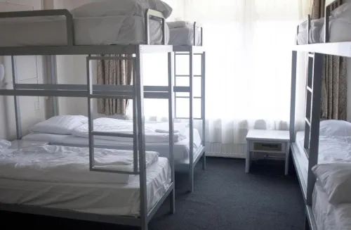 Budget Trianon Hotel Rooms Photos