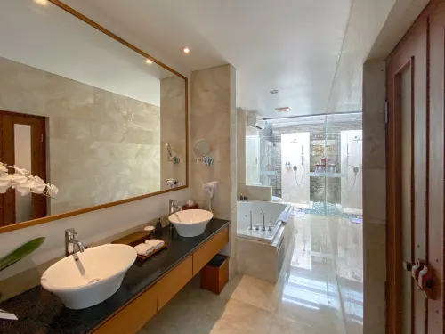 Legian Beach Hotel Kamar Photos