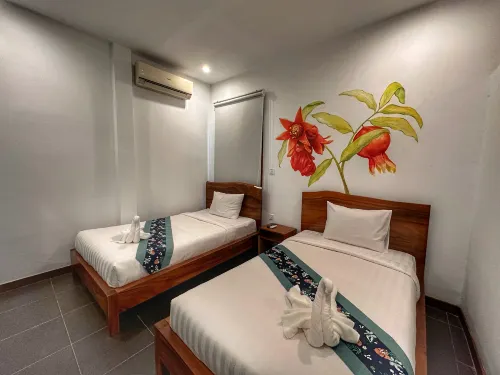 Monsoon Riverside Hotel Huoneet Photos