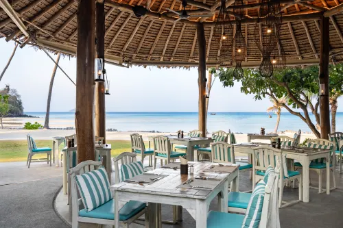 SAii Phi Phi Island Village Dining Photos