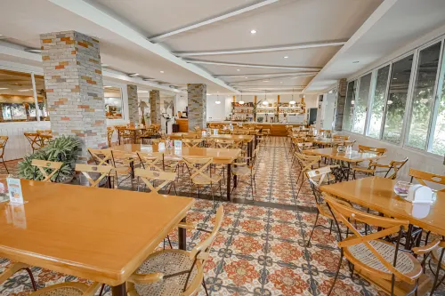 Whiterock Beach Hotel and Waterpark Restauration Photos