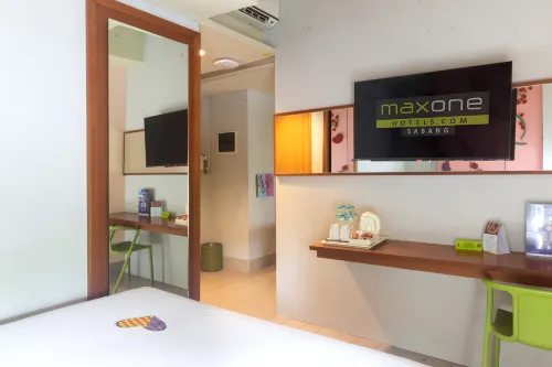 MaxOne Sabang Jakarta Photos