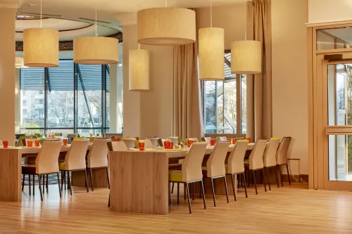 H4 Hotel Hannover Messe Dining Photos