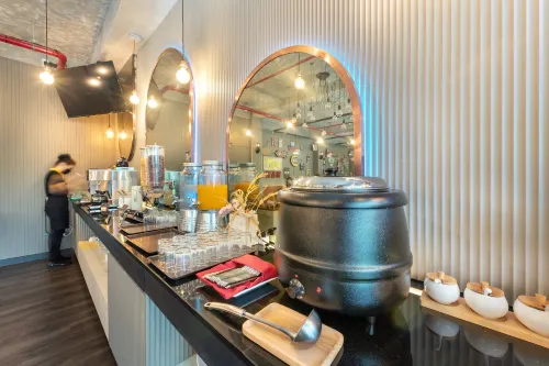 Qiu Hotel Sukhumvit Restauration Photos