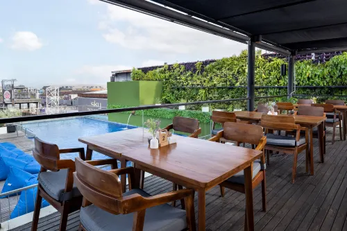 J4 Hotels Legian Makanan Photos