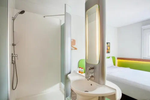 Ibis Budget Semarang Tendean Camere Photos