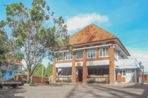 Urbanview Hotel Syariah Insani Cisarua Puncak Unggulan Photos