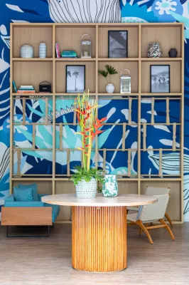 Outrigger Surin Beach Resort Общественные зоны Photos
