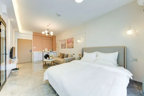 Zhaoqing · FumiFullmeCinemaBathtubDesignHotel Kamar Photos