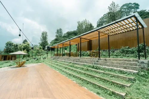 Bobocabin Gunung Mas, Puncak Area Publik Photos