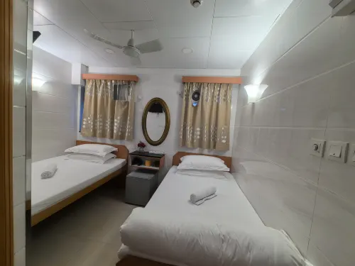 HOLLYWOOD GUESTHOUSE Rooms Photos