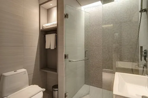 Whiz Luxe Hotel Spazio Surabaya Kamar Photos