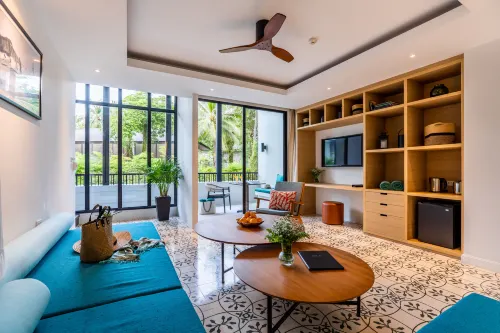 Outrigger Surin Beach Resort Избранное Photos
