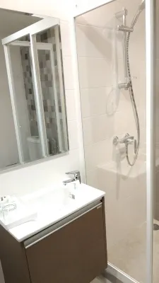 Prom Hotel Kamar Photos