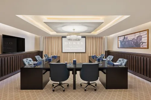 Dukes The Palm, a Royal Hideaway Hotel Бизнес-удобства Photos