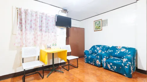 RedDoorz Near East Avenue Medical Center Kamar Photos