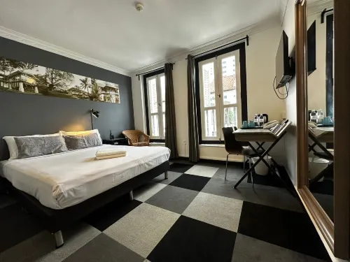 Check-Inn at Little India Zimmer Photos