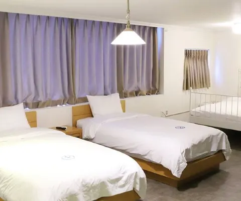 Hillside Hotel Zimmer Photos