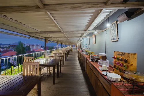 FRii Bali Echo Beach Dining Photos