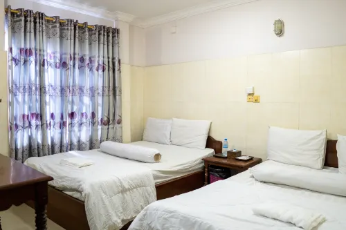 Empire House, Phnom Penh Camere Photos