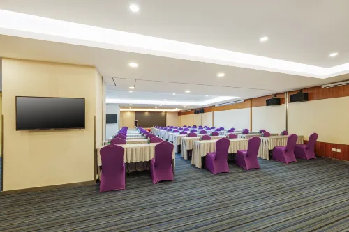 The Bauhinia Hotel Shenzhen (Luohu Port Grand Theatre Metro Station) Espaces Affaires Photos
