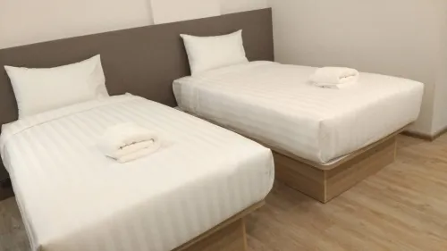 Prom Hotel Kamar Photos