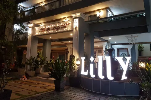 The Lilly Hotel Ngoại thất Photos
