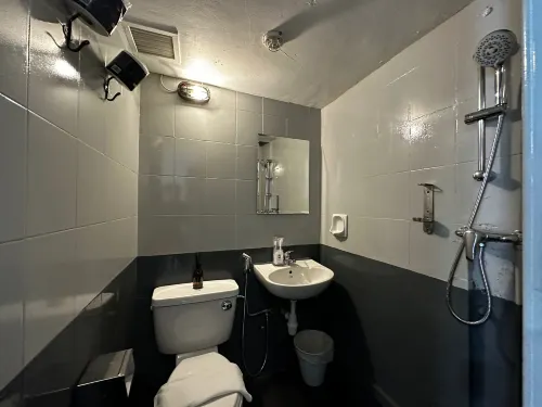 Check-Inn at Little India Zimmer Photos