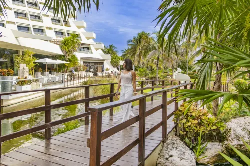 The Pyramid Cancun by Oasis - All Inclusive Espaces publics Photos