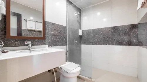 Continent Centrepoint Panakkukang Kamar Photos