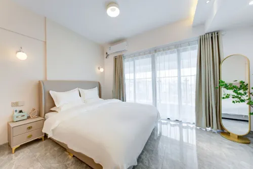 Zhaoqing · FumiFullmeCinemaBathtubDesignHotel Kamar Photos