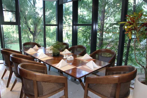 The Lakeview Hotel Ăn uống Photos
