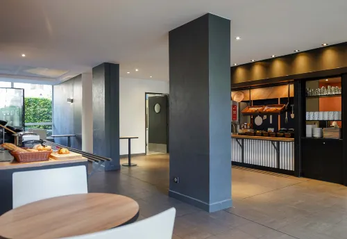 B&B HOTEL Marseille Prado Parc des expositions Restauration Photos