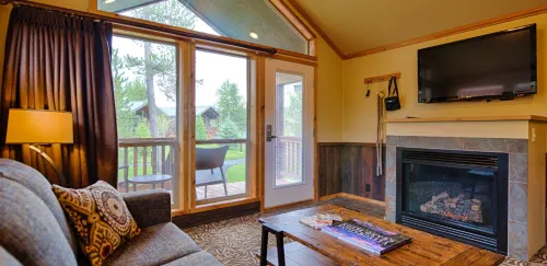 Explorer Cabins at Yellowstone Camere Photos