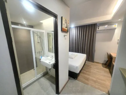 Prom Hotel Kamar Photos