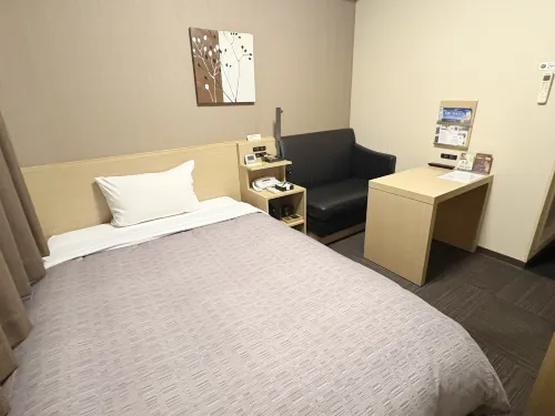 HOTEL ROUTE-INN UTSUNOMIYA YUINOMORI -LIGHTLINE YUINOMORI NISHI EKIMAE- Zimmer Photos