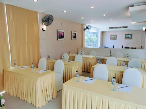 Dragon Beach Resort , Jomtien Beach Pattaya Бизнес-удобства Photos