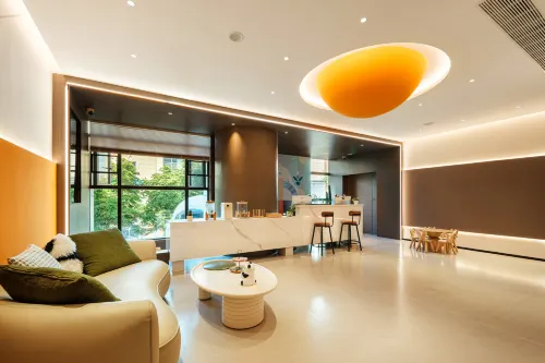 Xiong Yi Cat is tired at the hotel (chengdu Panda Base Branch) Photos